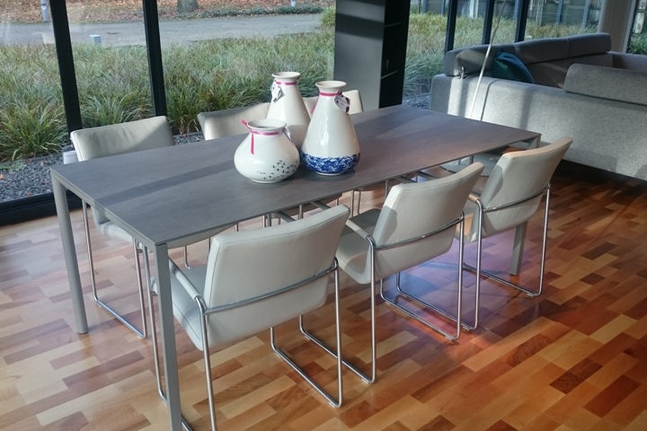 Metaform Fly dining table with ceramic tabletop